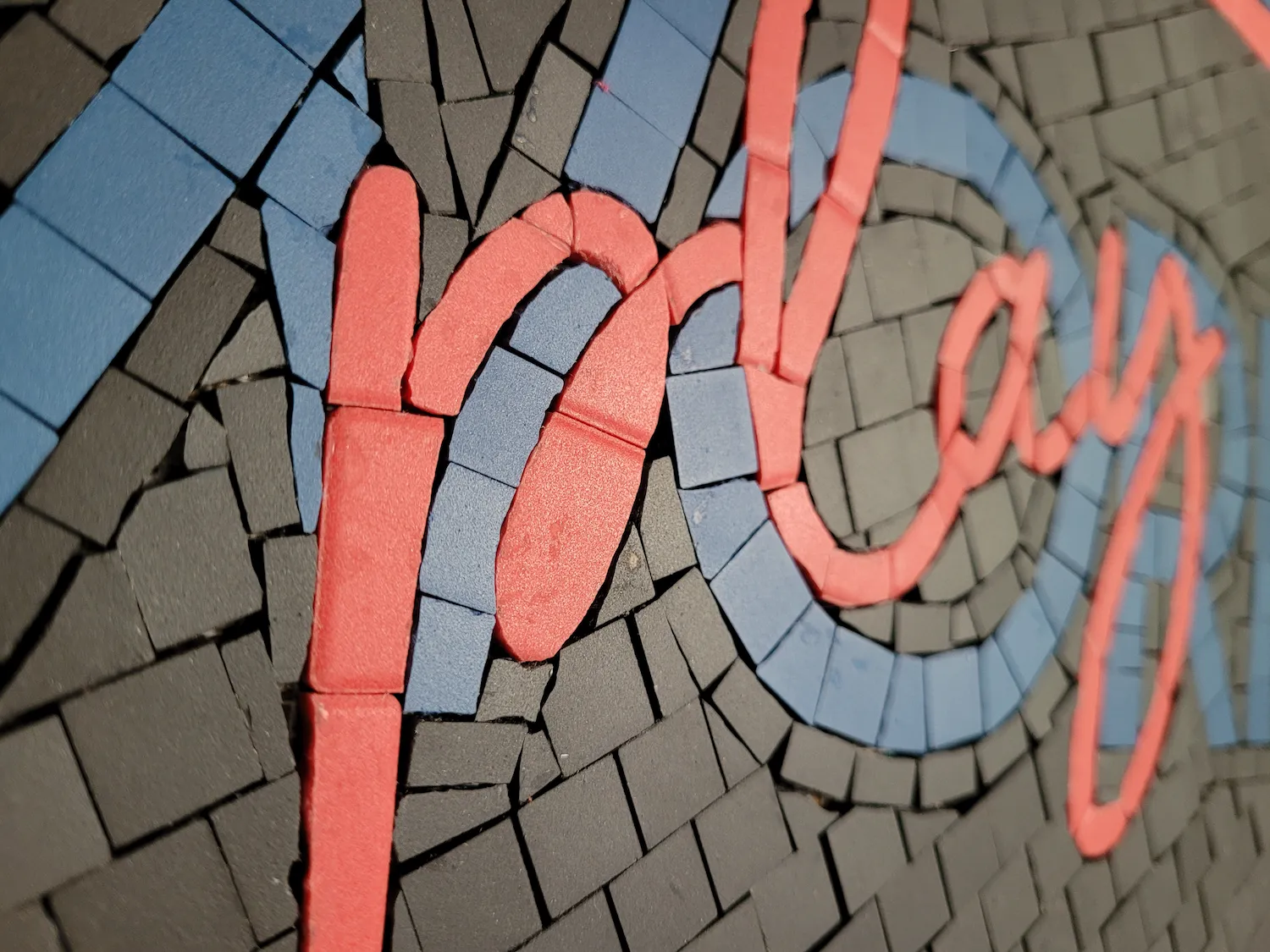 Zoom sur l'enseigne décorative espace de co-working "Work play"