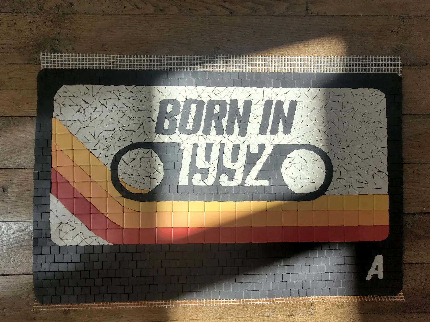 Photo de mosaïque en forme de cassette BORN in 1992