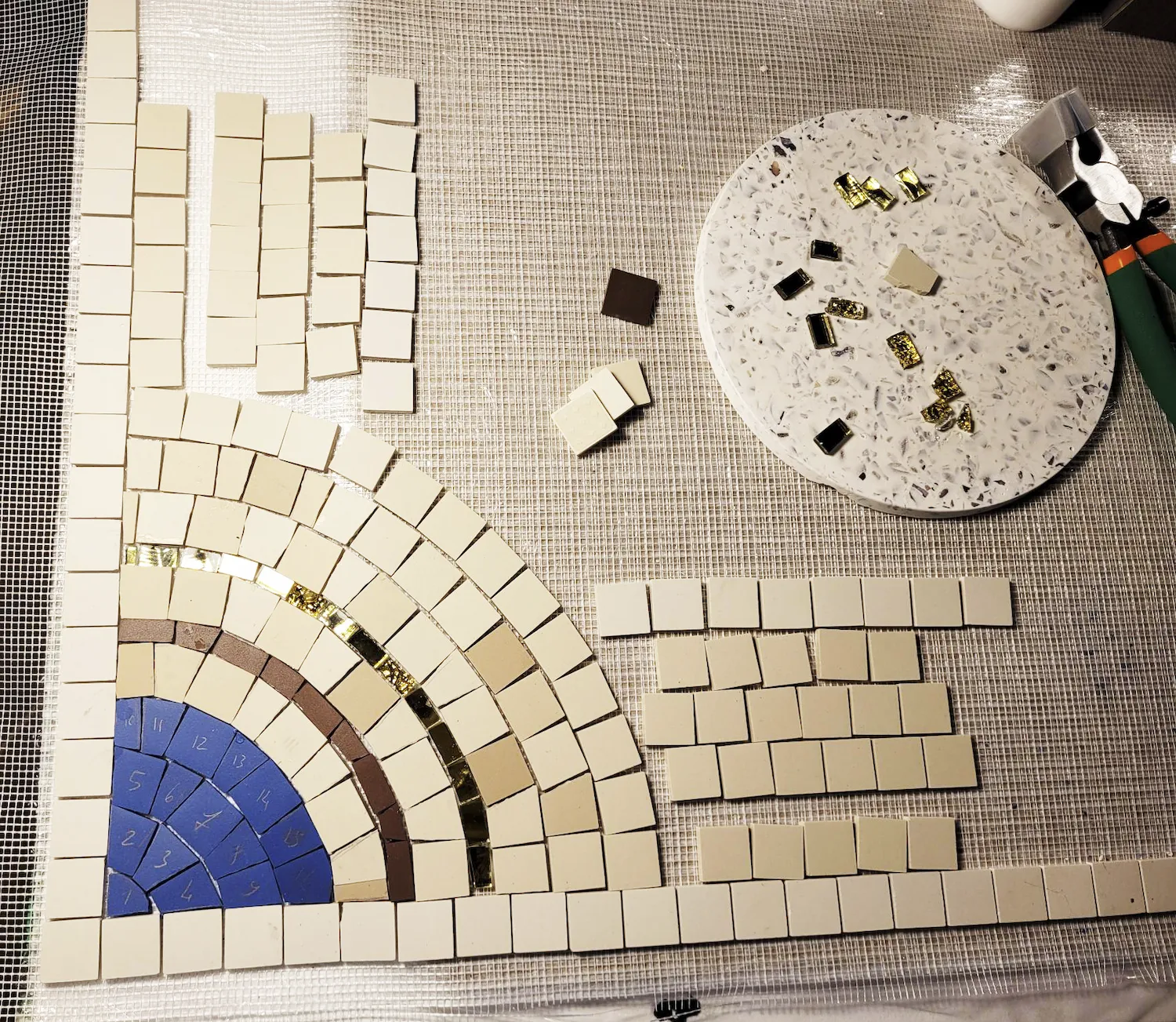 Réalisation du tapis d'entrée patio antique