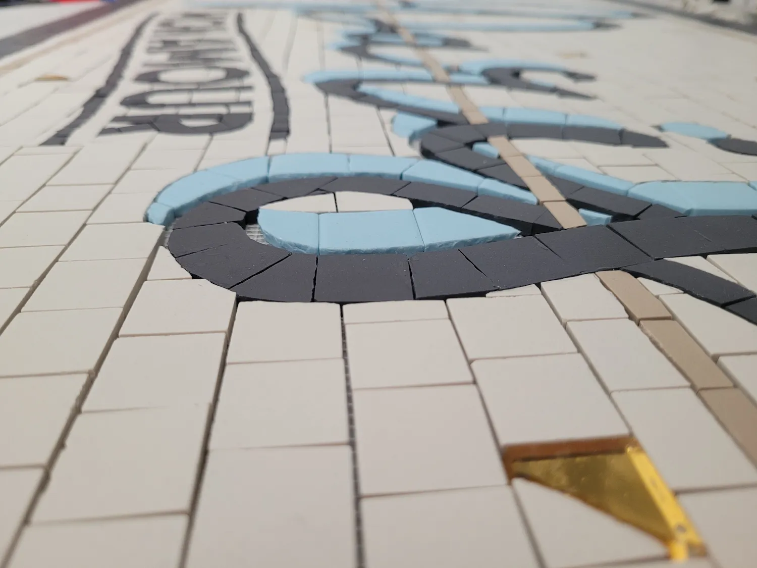 Zoom sur le Tapis d'entrée Paris MON AMOUR